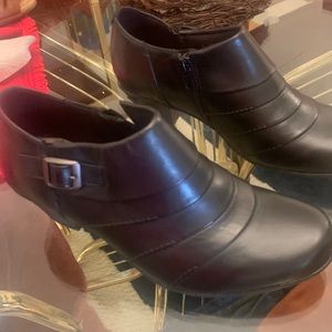 New Earth bootie black leather7.5